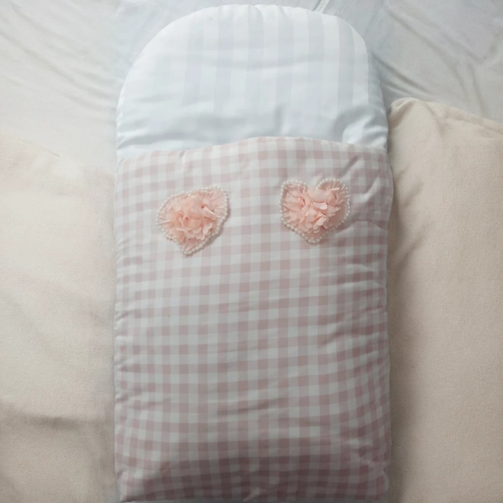 Carry Nest - Small Pink Checks with Heart Badges